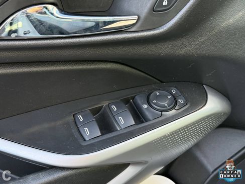 Used 2024 Chevrolet Trax RS w/ Sunroof Package FWD image 17