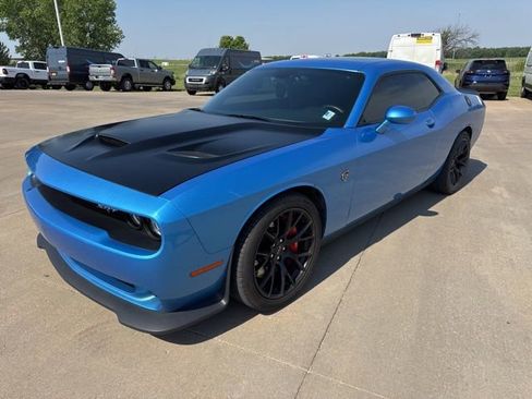 Used 2016 Dodge Challenger SRT Hellcat RWD image 2