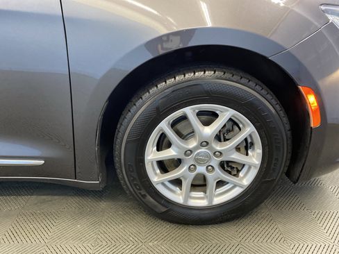 Certified 2020 Chrysler Pacifica Touring-L image 50