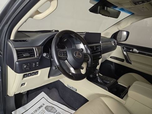 Used 2023 Lexus GX 460 Luxury w/ Sport Design Package AWD/4WD image 15