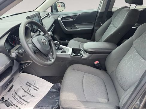 Used 2021 Toyota RAV4 XLE AWD/4WD image 9