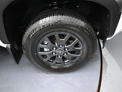 Used 2025 Toyota 4Runner SR5 AWD/4WD image 24