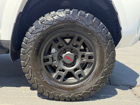 Used 2023 Toyota 4Runner TRD Off-Road Premium w/ Moonroof Package AWD/4WD image 31