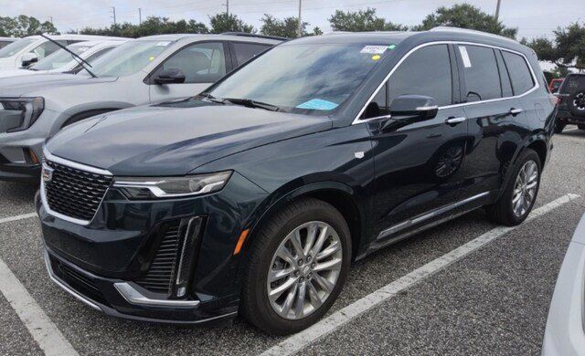 Used 2024 Cadillac XT6 Premium Luxury w/ Technology Package FWD image 3