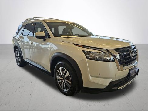 Used 2023 Nissan Pathfinder SL AWD/4WD image 5