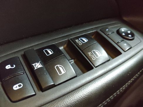 Used 2020 Jeep Grand Cherokee Laredo image 27