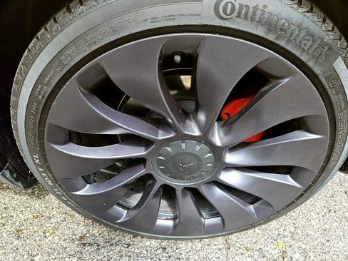 Used 2021 Tesla Model Y Performance image 11