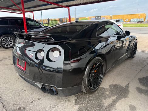 Used 2010 Nissan GT-R Premium AWD/4WD image 22