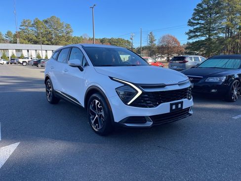 Certified 2024 Kia Sportage EX image 4