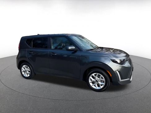 Used 2025 Kia Soul LX w/ LX Technology Package image 2