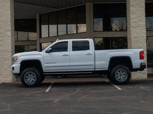 Used 2015 GMC Sierra 2500 Denali w/ Duramax Plus Package AWD/4WD image 5