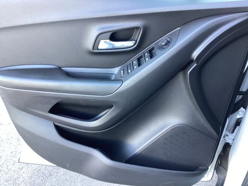 Used 2022 Chevrolet Trax LS w/ Tint and Cruise Package image 21