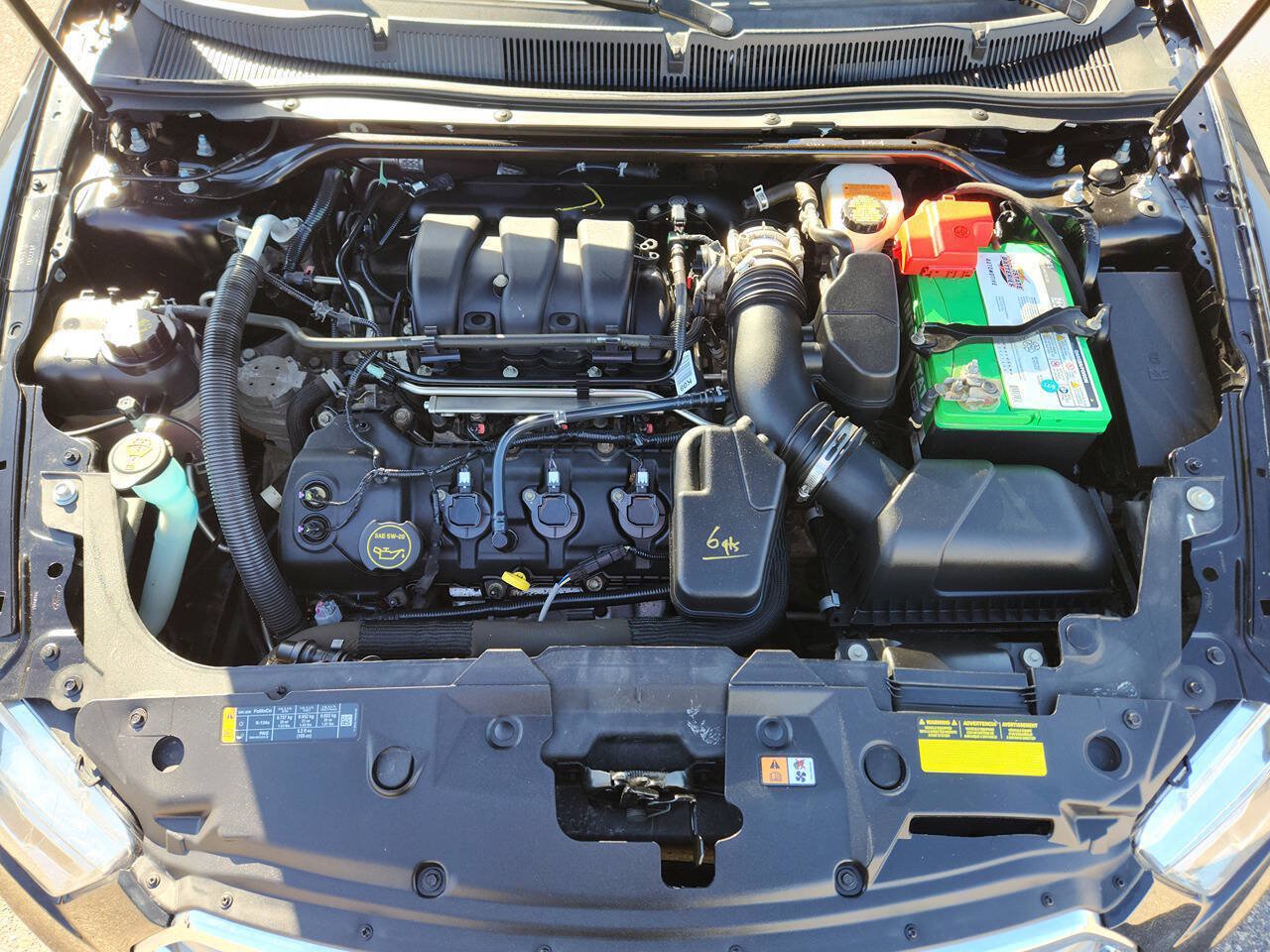 Used 2016 Ford Taurus SE FWD image 25