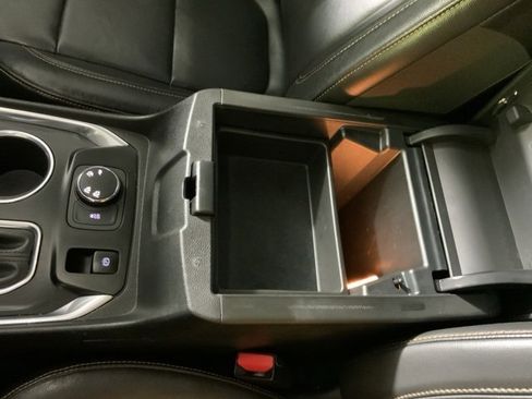 Used 2019 Chevrolet Traverse LT w/ LT Premium Package image 41