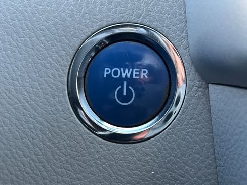 Used 2019 Toyota Highlander Limited image 26