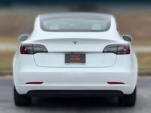 Used 2020 Tesla Model 3 Standard Range Plus image 4