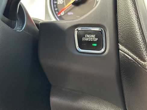Used 2022 GMC Acadia SLT FWD image 31