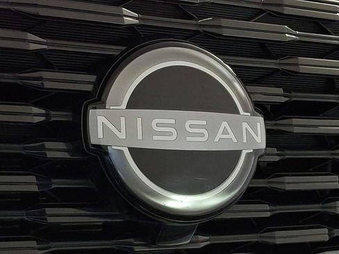 Used 2023 Nissan Rogue SV image 29