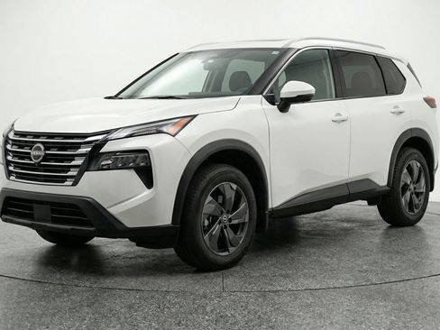 Used 2025 Nissan Rogue SV AWD/4WD image 3