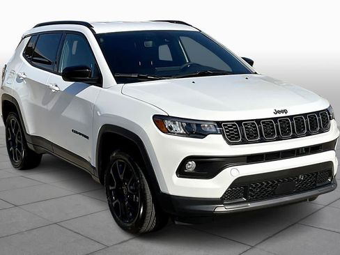 Used 2026 Jeep Compass Latitude image 2