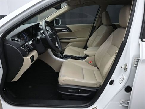 Used 2017 Honda Accord Touring image 24