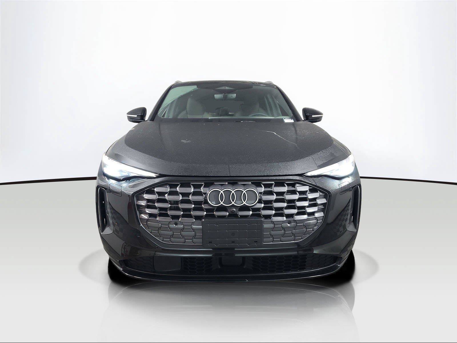 Certified 2025 Audi Q5 Premium AWD/4WD image 2