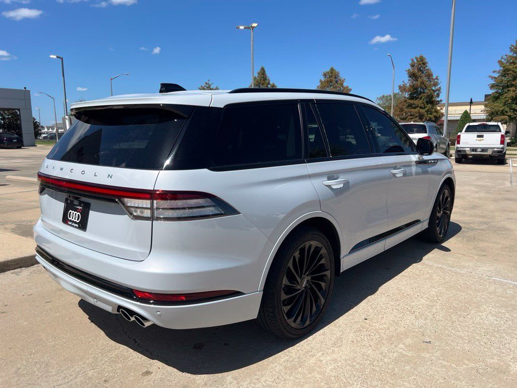 Used 2025 Lincoln Aviator Reserve w/ Luxury Package RWD image 4