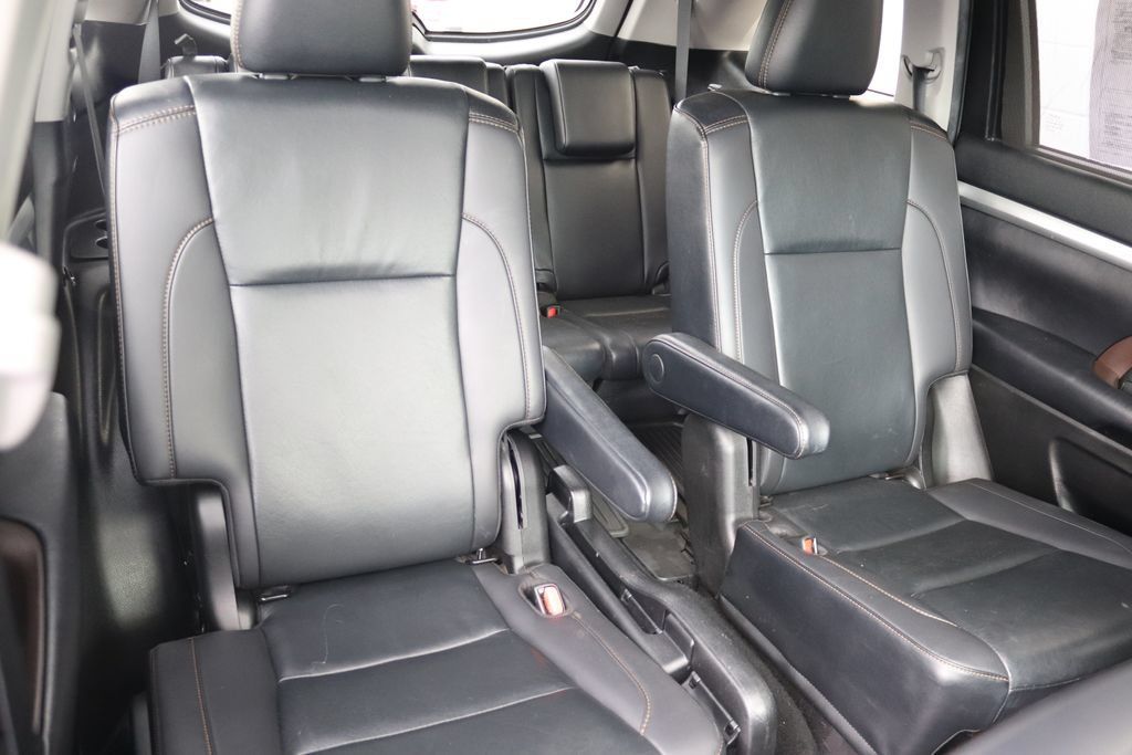 Used 2019 Toyota Highlander XLE AWD/4WD image 4