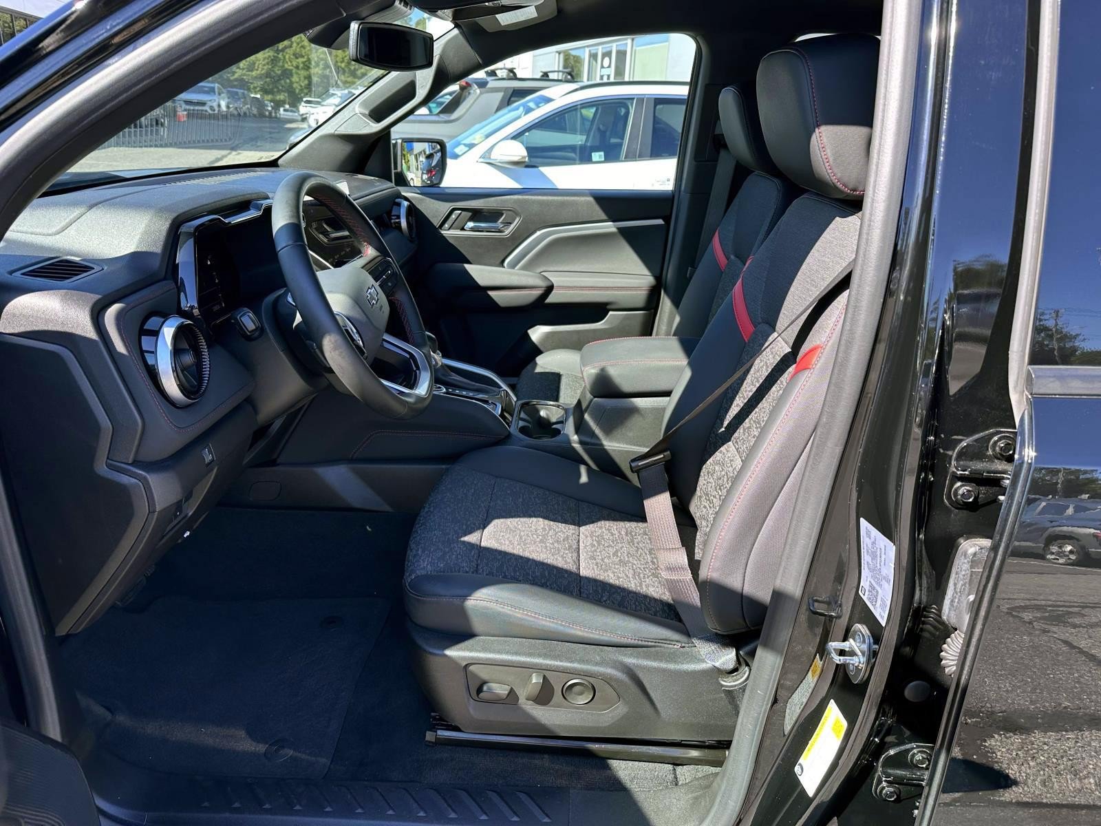 Used 2023 Chevrolet Colorado Z71 w/ Z71 Convenience Package 2 AWD/4WD image 11