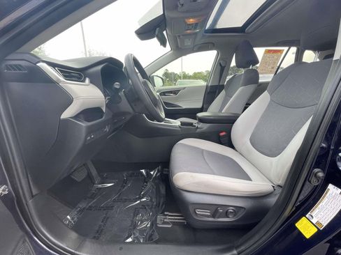 Used 2019 Toyota RAV4 XLE w/ Convenience Package image 16