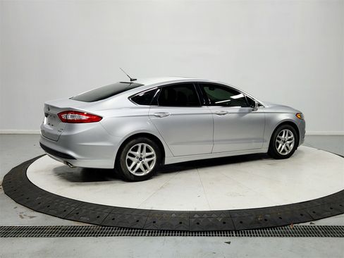 Used 2014 Ford Fusion SE w/ Equipment Group 202A image 7