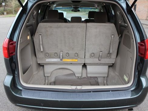 Used 2004 Toyota Sienna LE w/ LE Pkg 7 FWD image 15