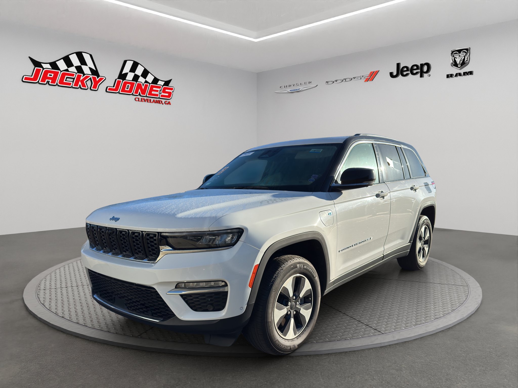 Used 2023 Jeep Grand Cherokee 4WD 4xe w/ Luxury Tech Group II image 1