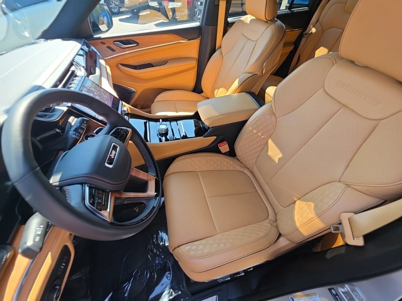 Used 2025 Jeep Grand Cherokee Summit AWD/4WD image 16