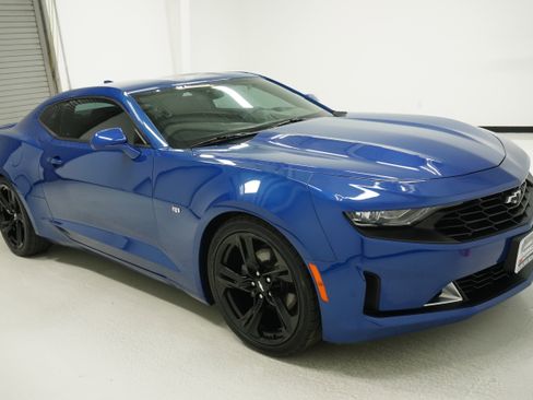 Used 2019 Chevrolet Camaro LT w/ RS Package image 3