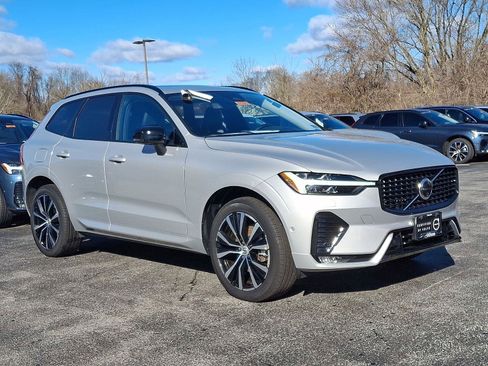 Certified 2025 Volvo XC60 B5 Plus image 1