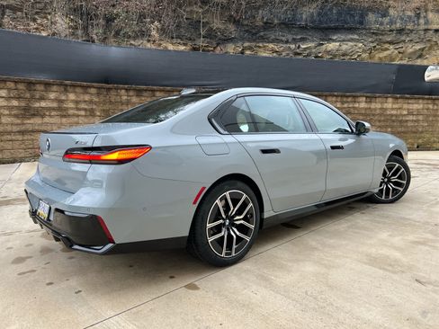 Used 2025 BMW 740i xDrive w/ Premium Package image 3