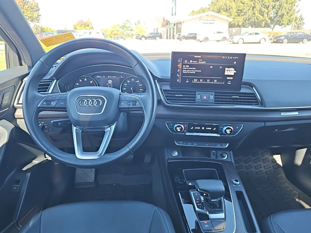 Used 2023 Audi Q5 2.0T Premium w/ Convenience Package AWD/4WD image 2