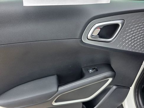 Certified 2025 Kia Soul LX w/ LX Technology Package FWD image 12
