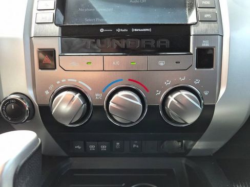 Used 2020 Toyota Tundra SR5 w/ SR5 Convenience Package AWD/4WD image 26