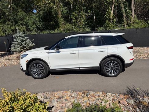 New 2025 Lincoln Corsair Reserve image 2