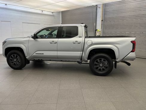 Used 2024 Toyota Tacoma SR5 RWD image 11