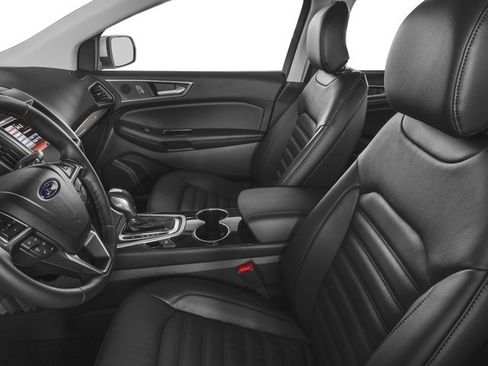 Used 2017 Ford Edge SE image 9
