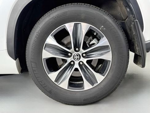 Used 2023 Toyota Highlander XLE AWD/4WD image 32