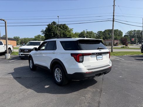 Used 2026 Ford Explorer Active AWD/4WD image 4