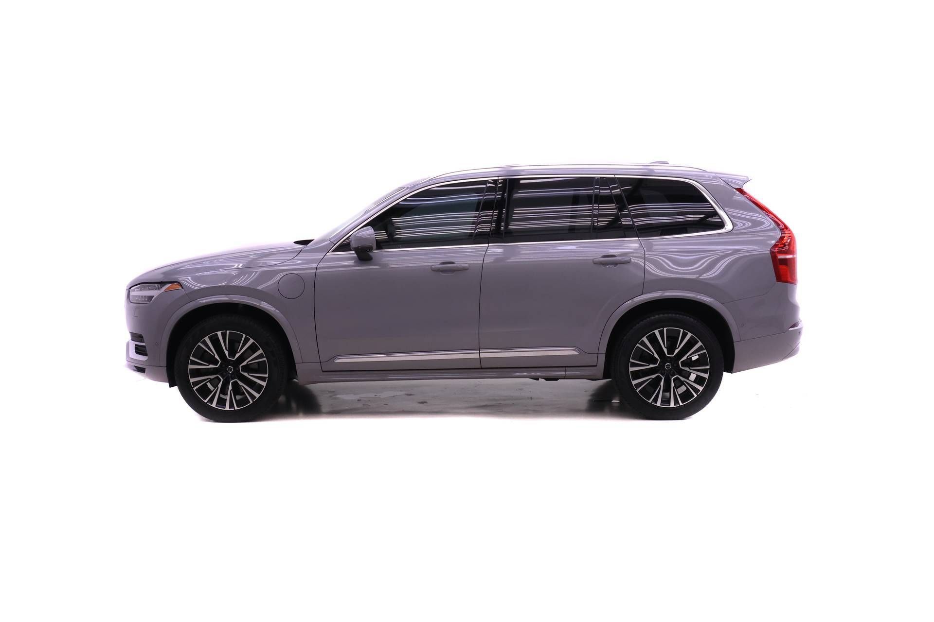 Certified 2025 Volvo XC90 T8 Plus w/ Protection Package Premier AWD/4WD image 3