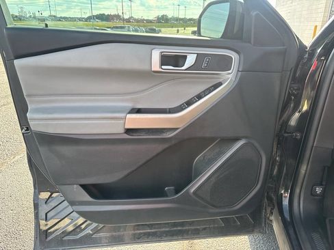 Used 2021 Ford Explorer XLT w/ Equipment Group 202A AWD/4WD image 7