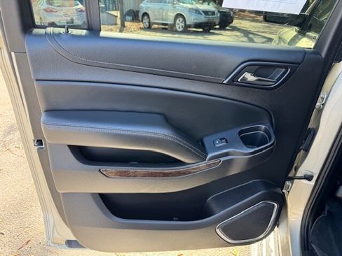 Used 2016 Chevrolet Suburban LT image 12