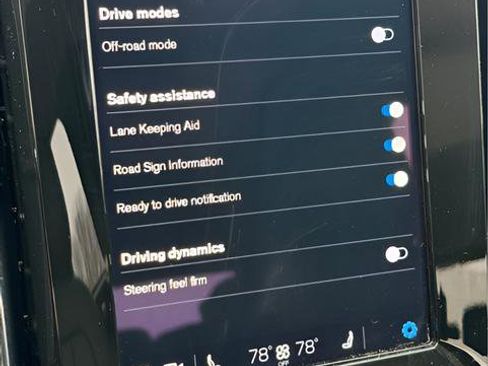 Used 2024 Volvo XC40 B5 Plus image 18