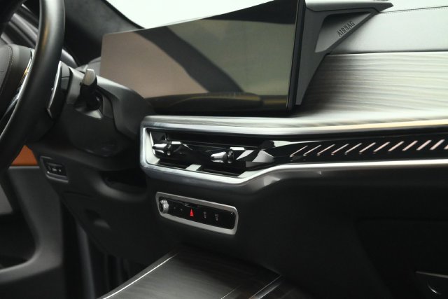 Used 2025 BMW X7 M60i w/ Executive Package AWD/4WD image 57